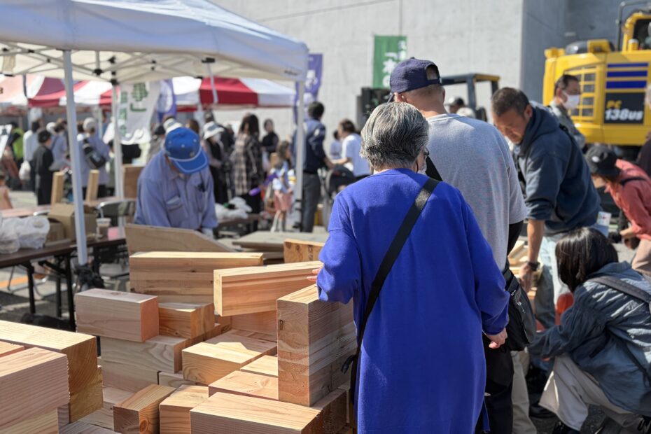 端材販売の様子